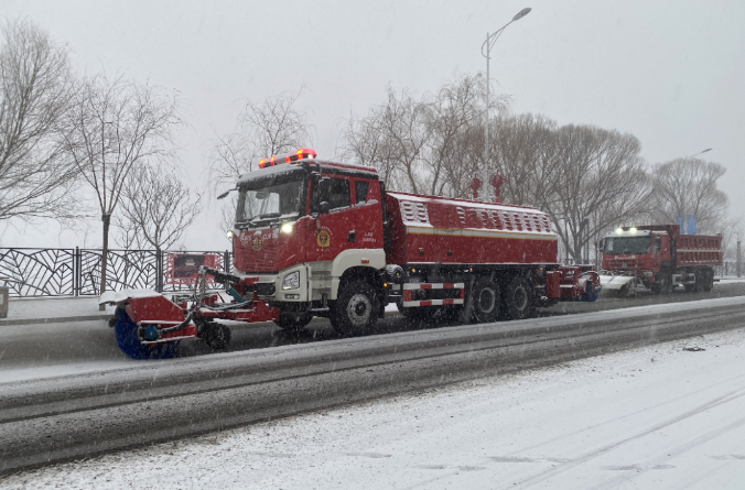 OB视讯情形除冰雪装备全力投入破冰作业，助力北京蹊径交通清静