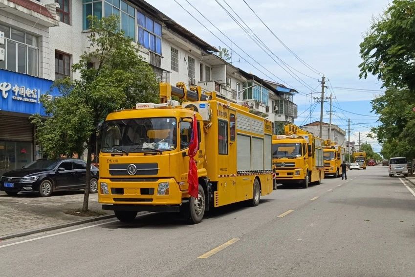 一连奋战又出发 OB视讯情形紧迫驰援湘潭涓水决口